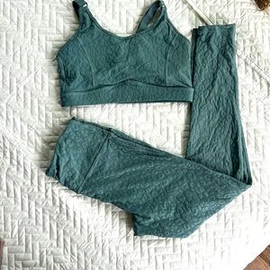 Mono B sports bra & leggings set
